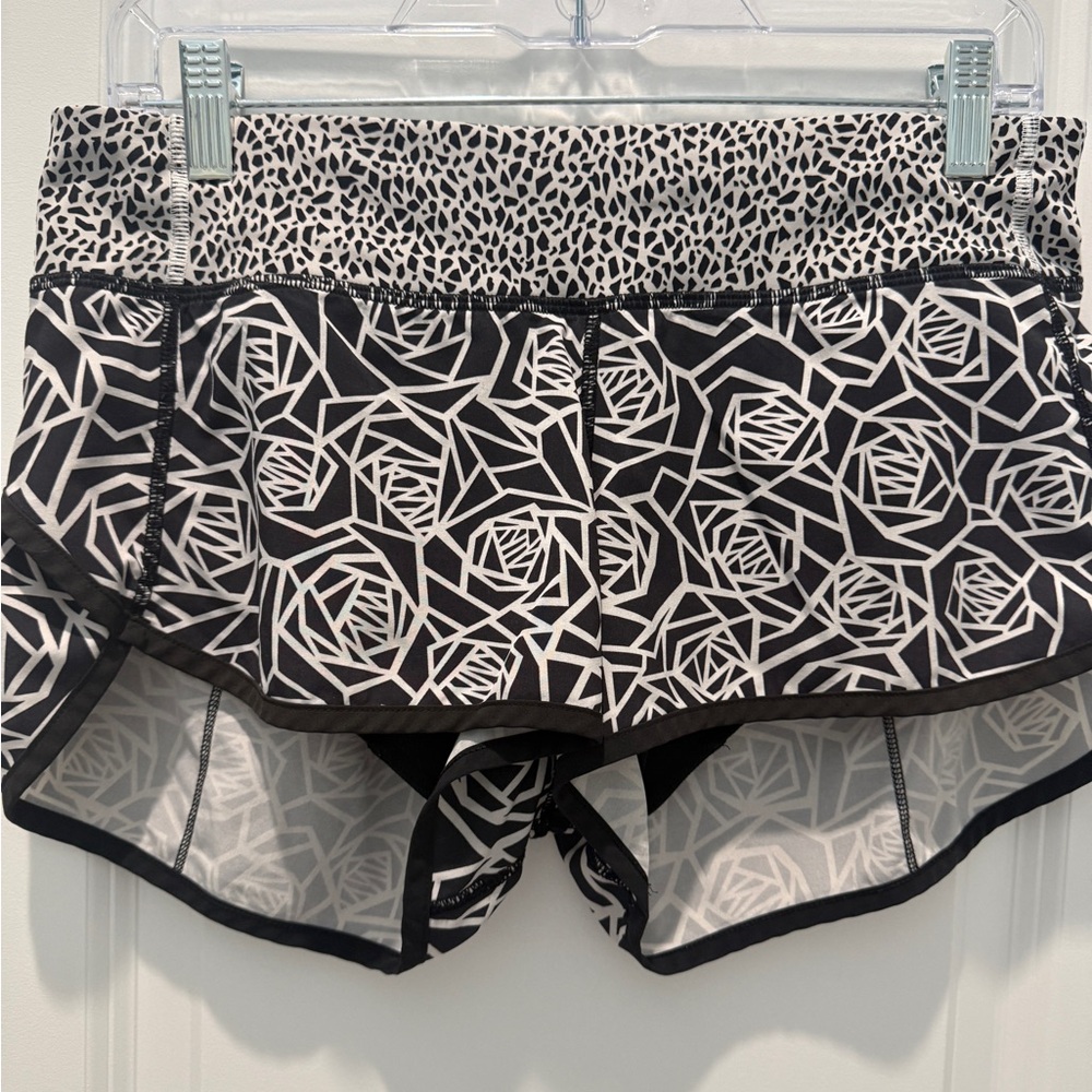 Lululemon  Runspeed Black and white size 6
